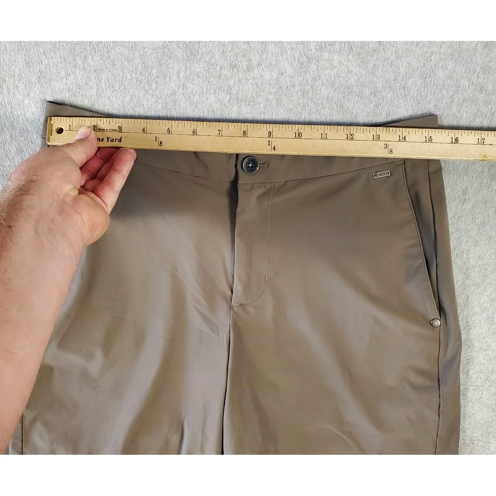 Vuori fleet shorts